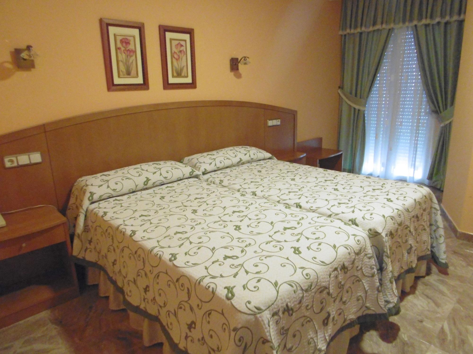 Miramar 2** Superior Hotel 2*