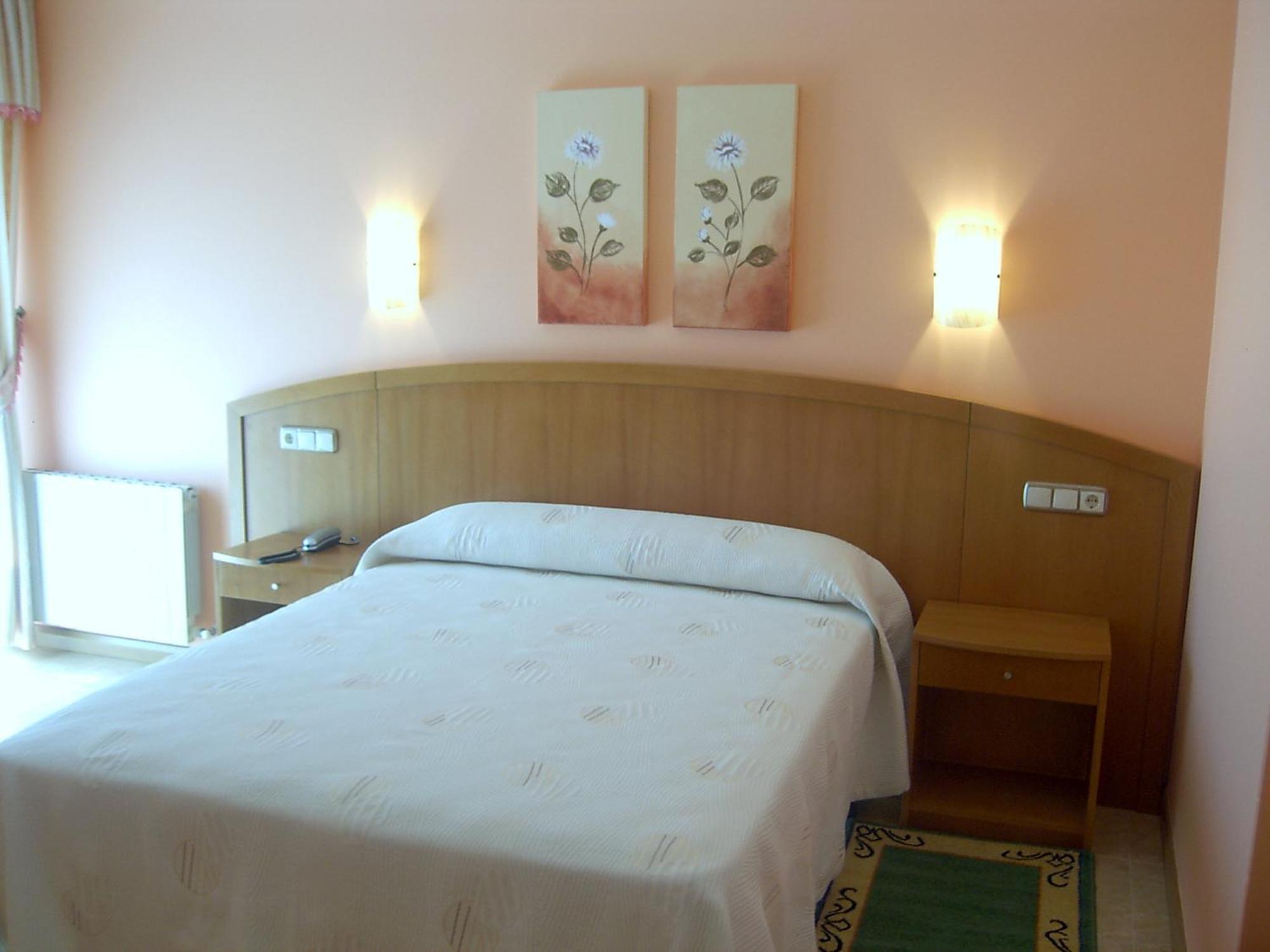 Miramar 2** Superior Hotel 2*